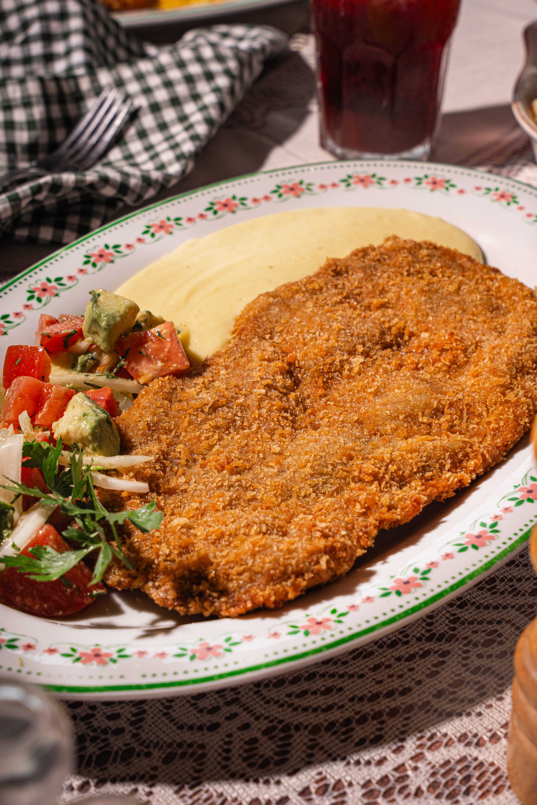 MILANESA CON PURE-compressed Milanesa - El Bodegon